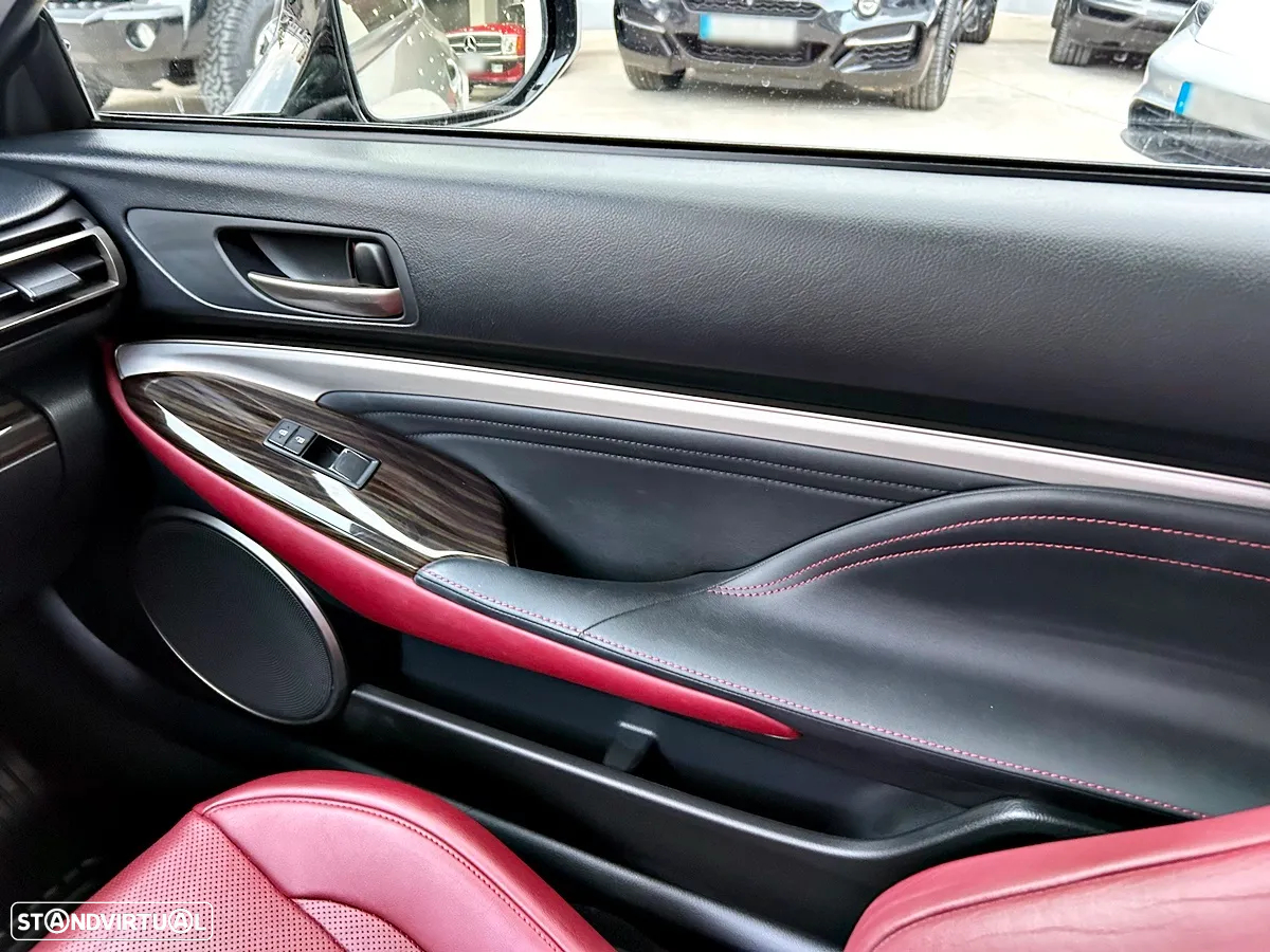 Lexus RC 300h Luxury - 24