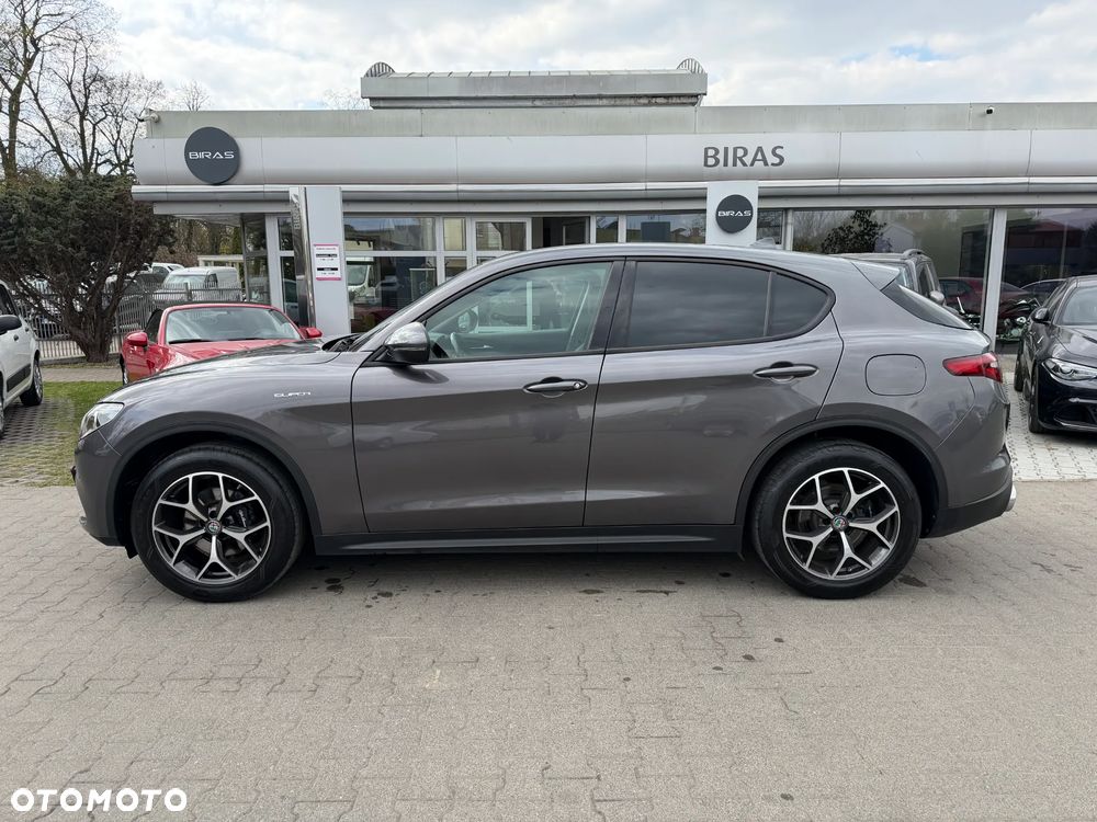 Alfa Romeo Stelvio - 8
