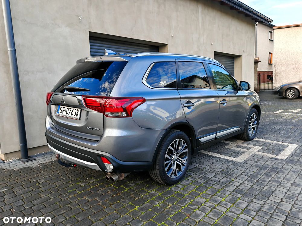 Mitsubishi Outlander 2.0 Instyle + 4WD CVT - 12