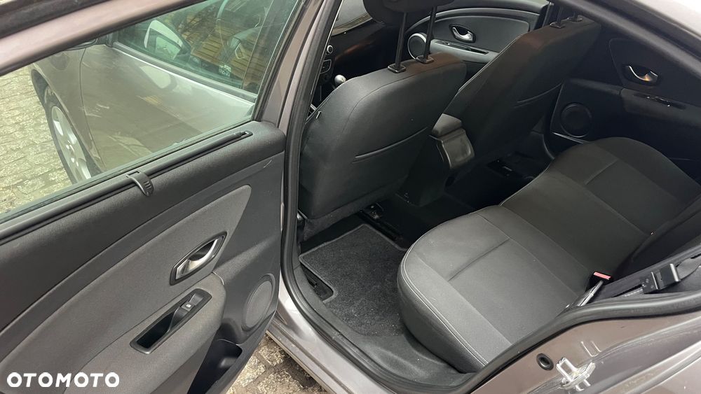 Renault Fluence - 12