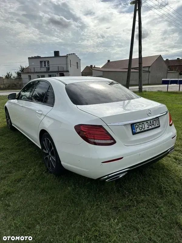 Mercedes-Benz Klasa E 220 d T 9G-TRONIC - 4