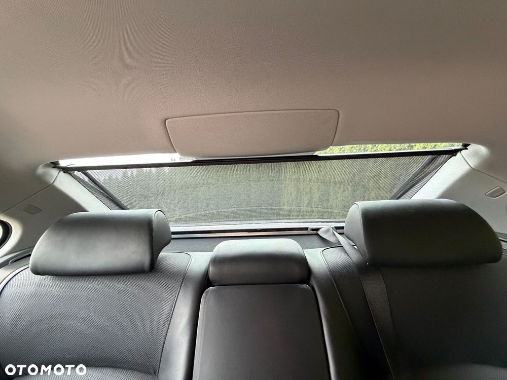 BMW Seria 7 750i - 12