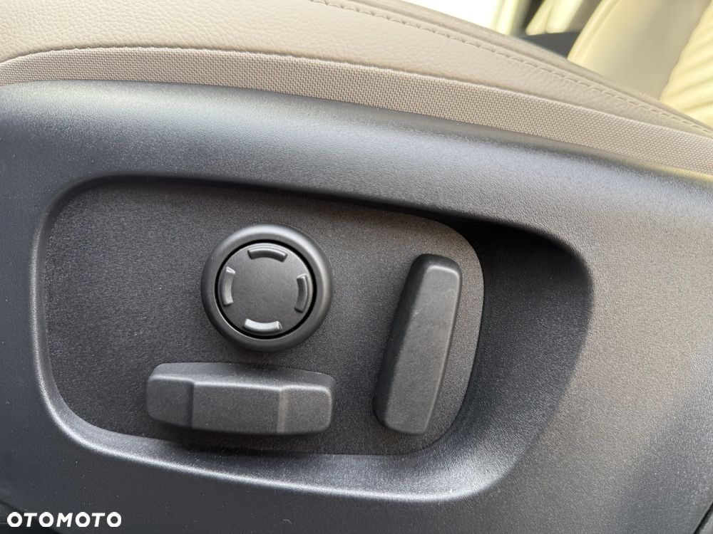 Land Rover Discovery Sport D200 - 16