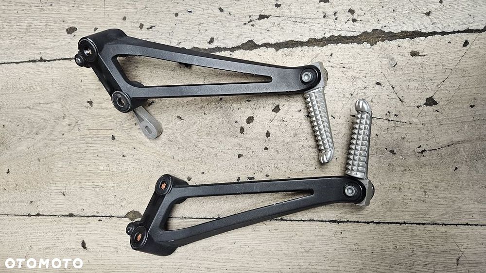 Set podnóżek pasażera prawy lewy Yamaha YZF R1 RN22 - 12