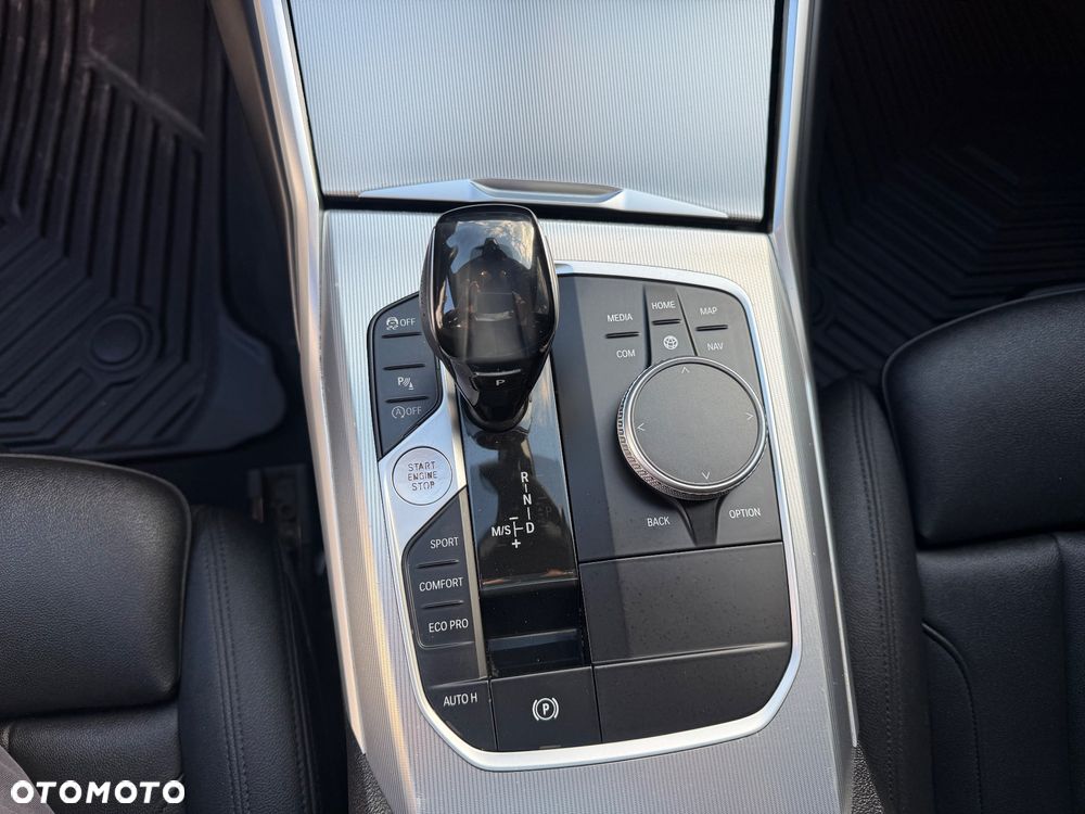 BMW Seria 3 330i xDrive - 12