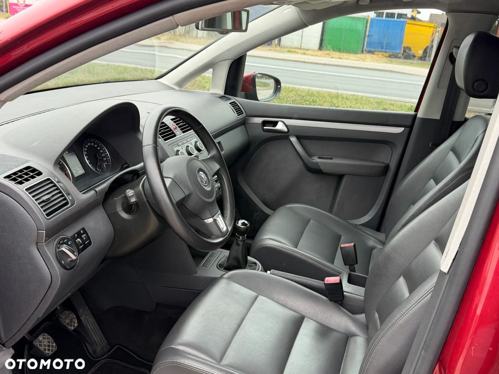 Volkswagen Touran - 10