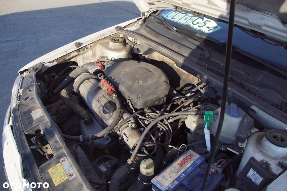 Auto na części - Volkswagen Golf III 1.4 8V 60 KM AEX DGL LB9A 1996R Silnik Skrzynia Drzwi Szyba Lusterko Błotnik Klapa Zderzak Deska Kokpit Sterownik Moduł Czujnik Licznik Kierownica - 16