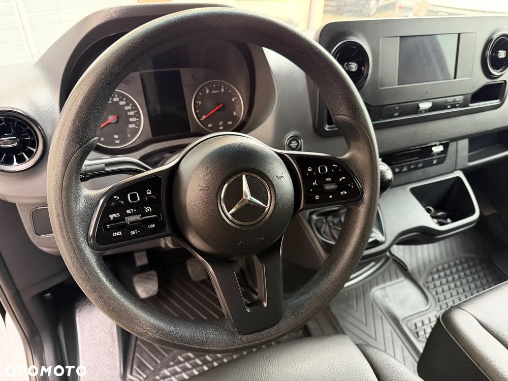 Mercedes-Benz Sprinter 516 Bliźniaki Izoterma Winda - 12