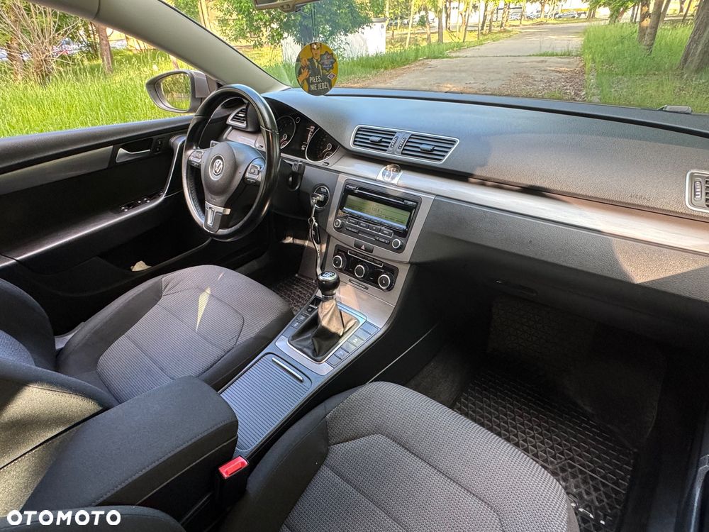 Volkswagen Passat - 21