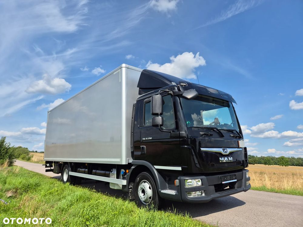 MAN TGL 12.250 3 osobowy oryginał 6.2m 7.6m HAK AUTOMAT KLIMA 12000kg ESP EURO 6 / TOP STAN / okazja nauka jazdy MOŻLIWOŚĆ DOSTOSOWANIA elka - 2