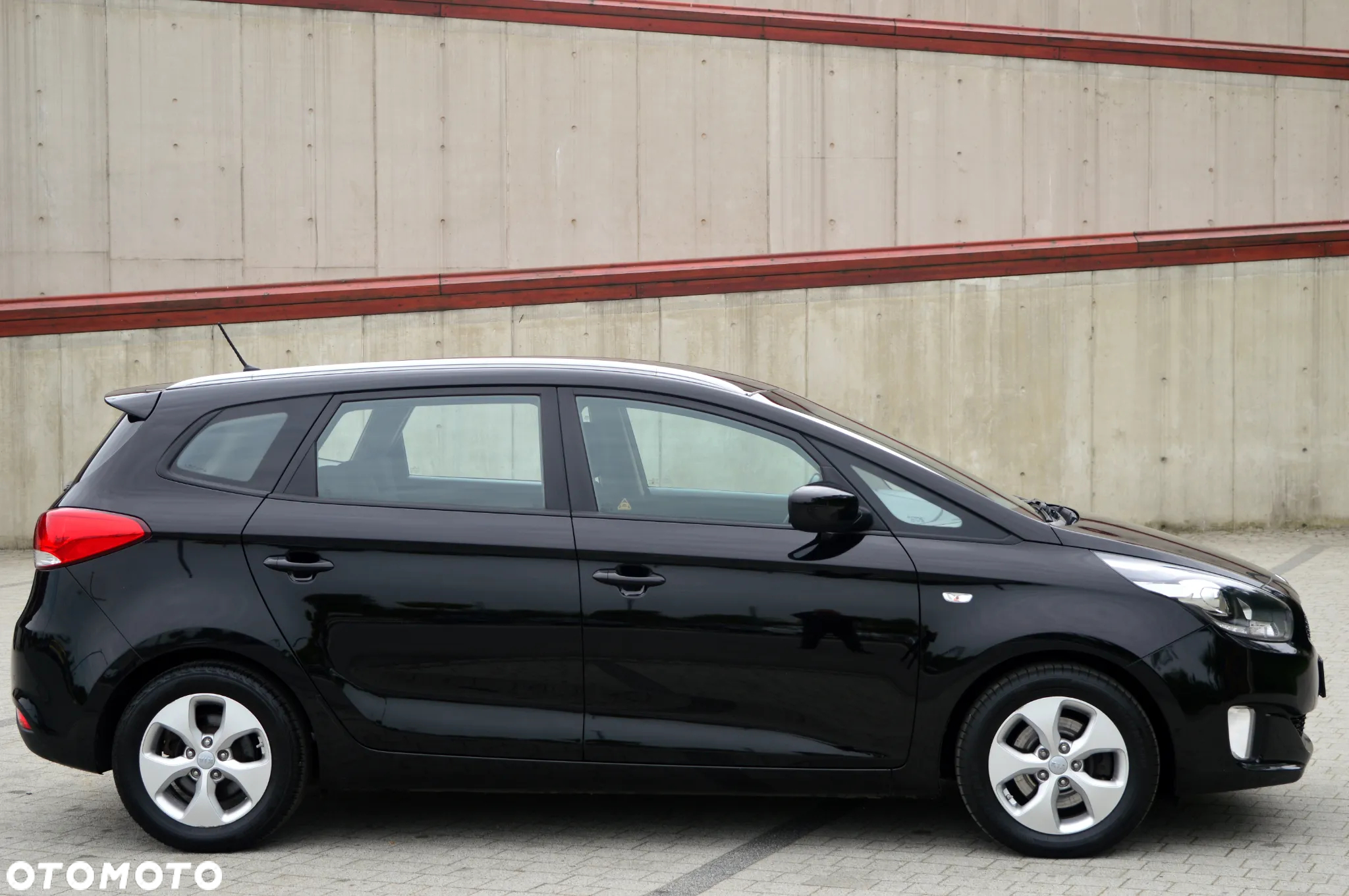 Kia Carens - 8