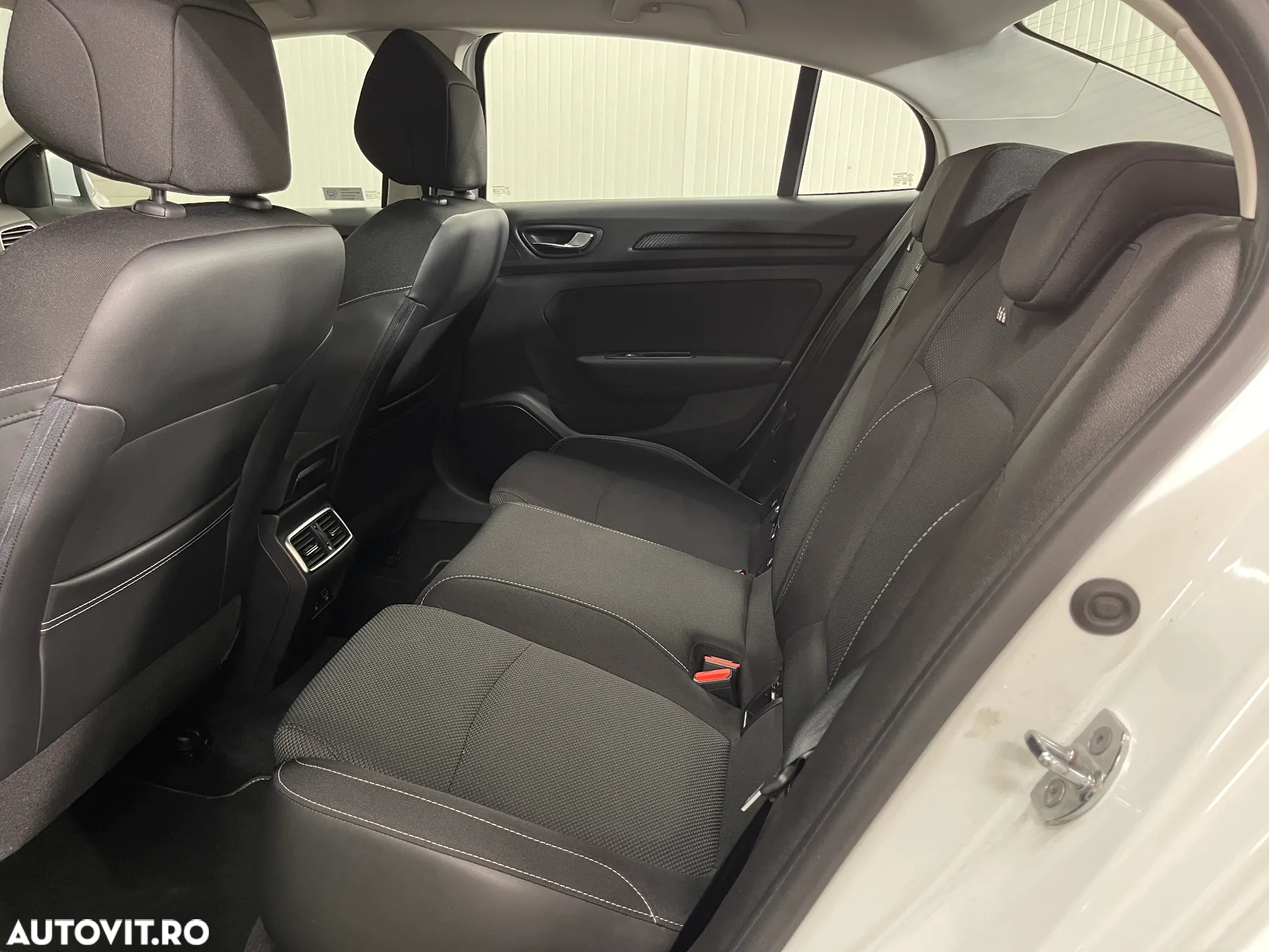 Renault Megane TCe 140 GPF Equilibre - 10