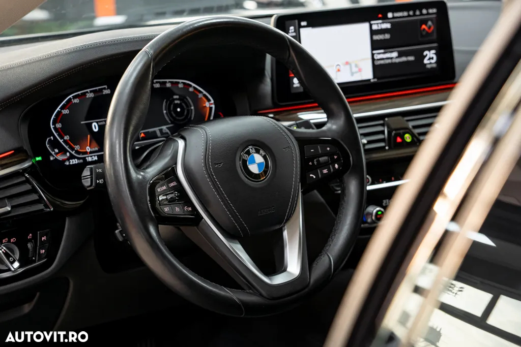 BMW Seria 5 520i Touring Aut. Luxury Line - 24