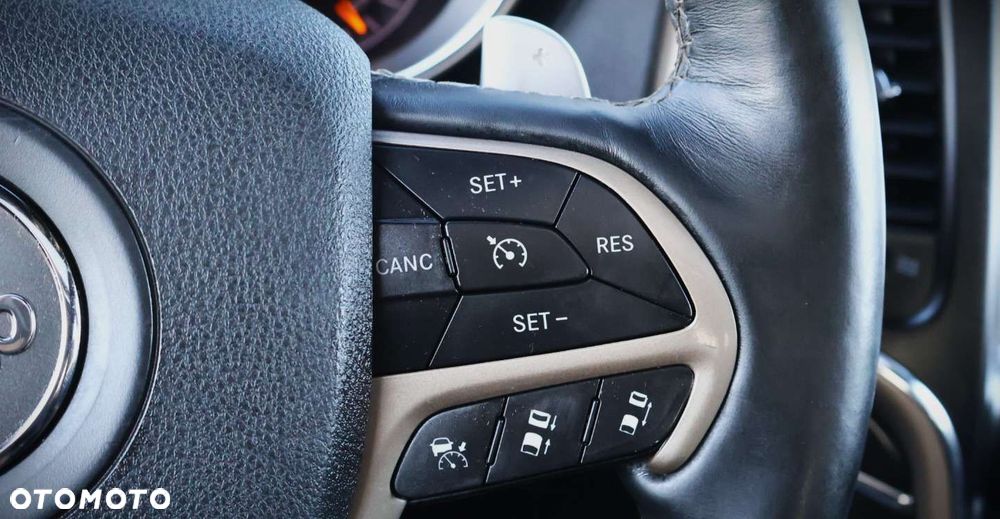 Jeep Grand Cherokee - 25