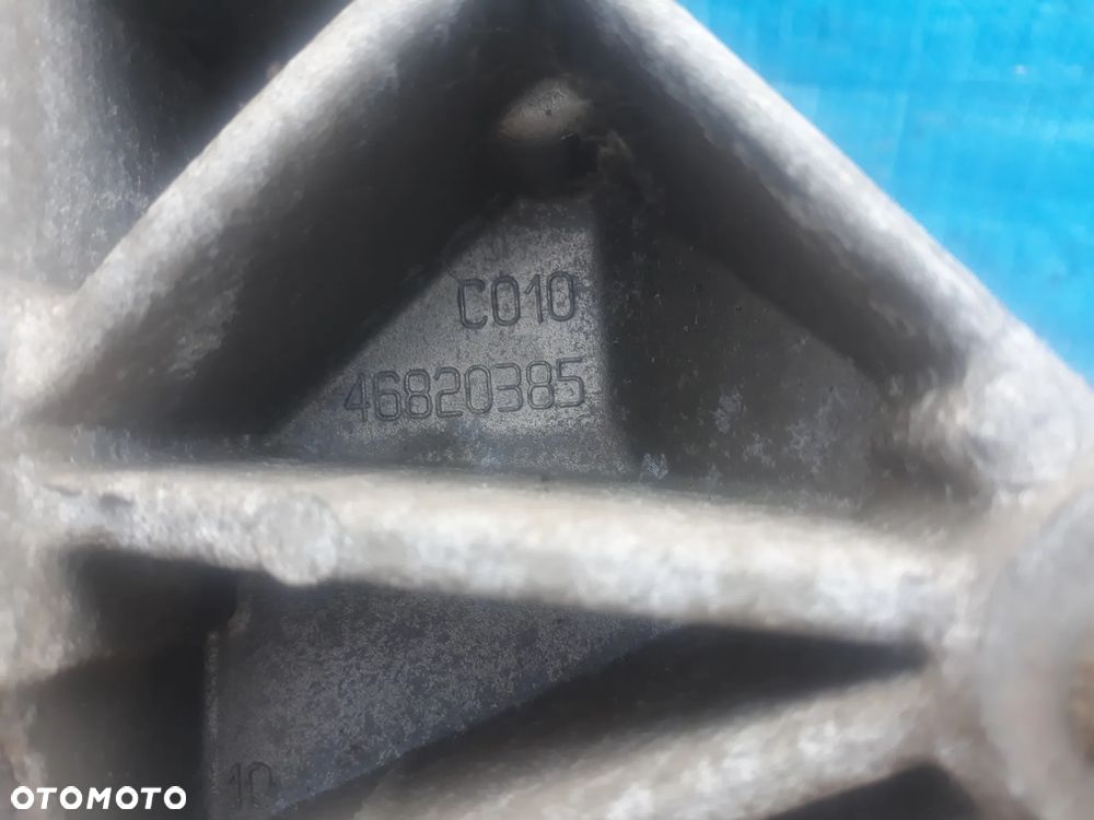 ŁAPA MOCOWANIE ALTERNATORA FIAT GRANDE PUNTO 1,4 8V  46820385 - 3