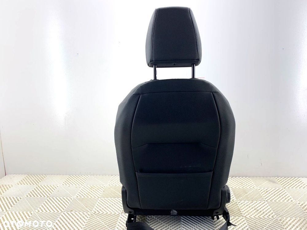 FOTEL PRAWY PRZÓD  OPEL CORSA F 2019 - 2022 1.2 (68) 74 kW [101 KM] benzyna 2019 - 2022 - 6