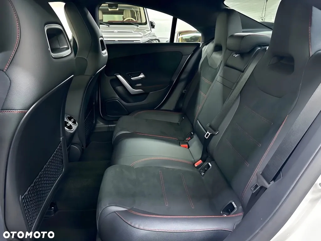 Mercedes-Benz CLA 250 4-Matic 7G-DCT - 14