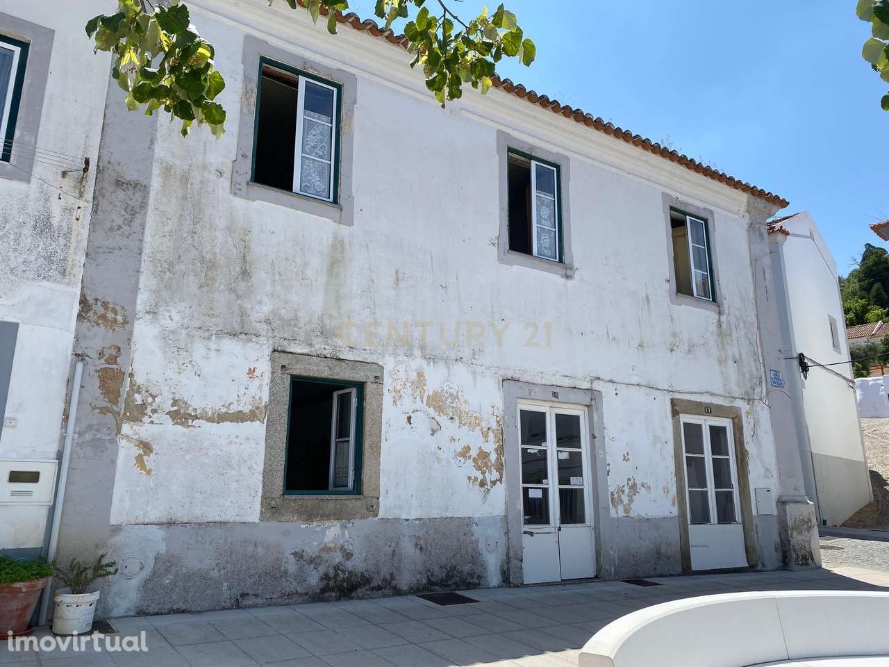 MONTEMOR-O-NOVO - Moradia que carece de obras. - Grande imagem: 2/23
