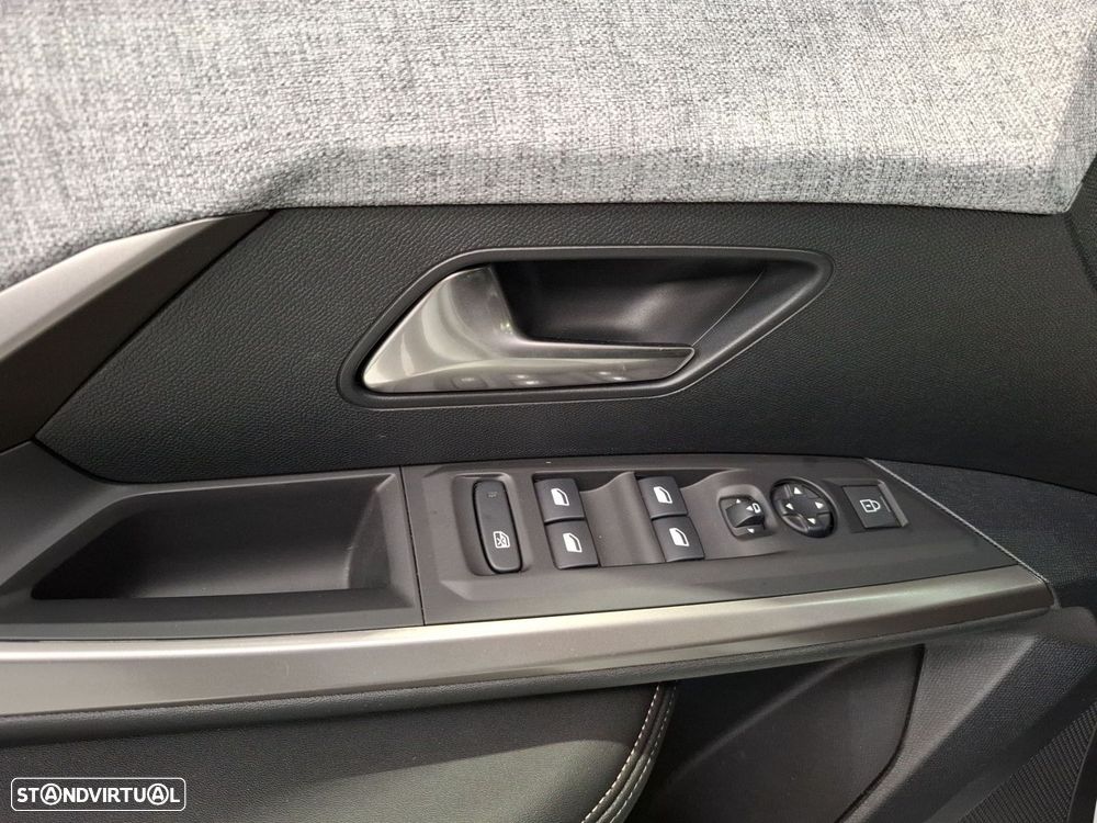 Peugeot 3008 1.6 Plug-in Hybrid Allure e-DCS7 - 22