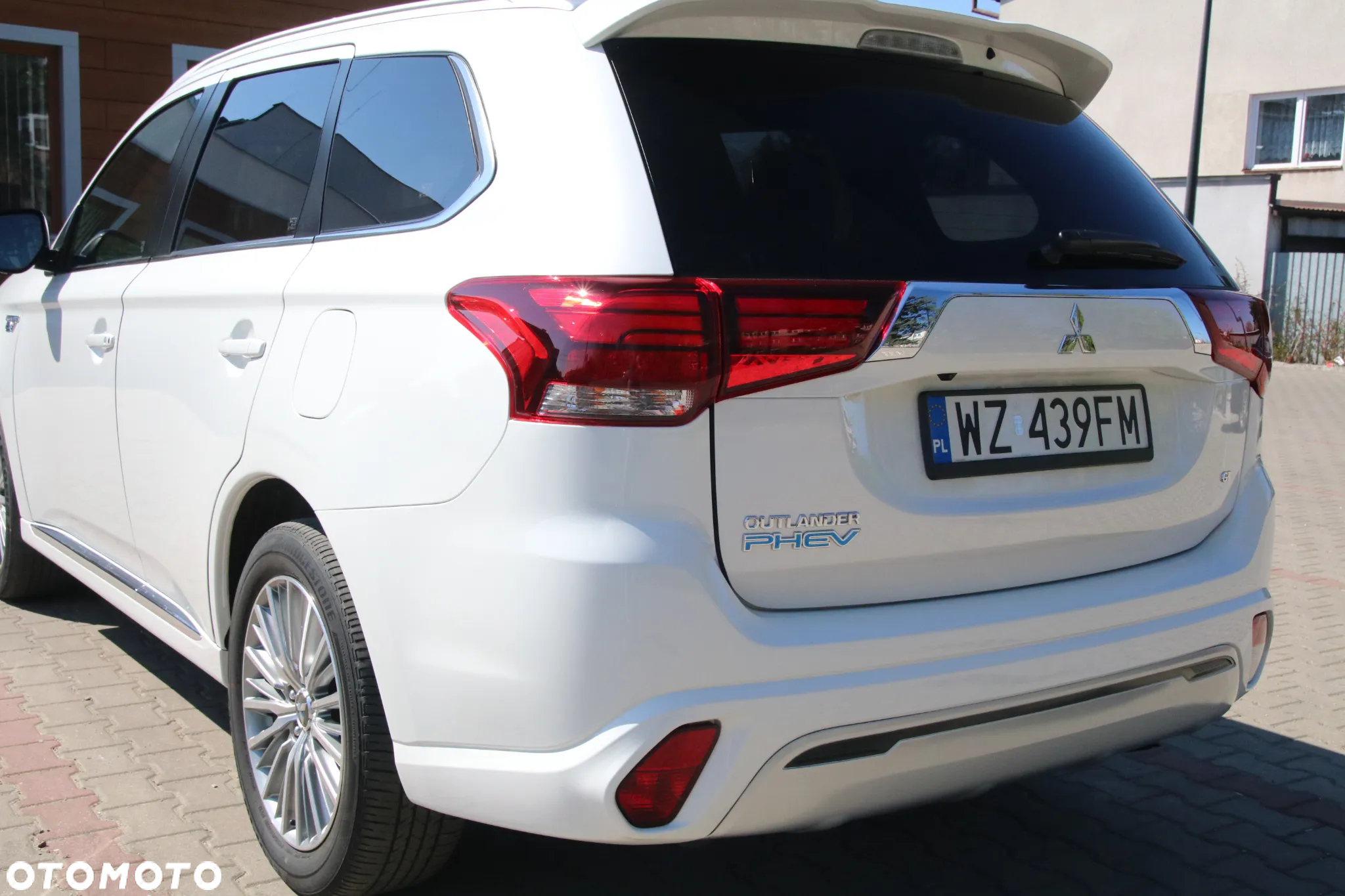 Mitsubishi Outlander 2.0 4WD Plug-In Hybrid - 13