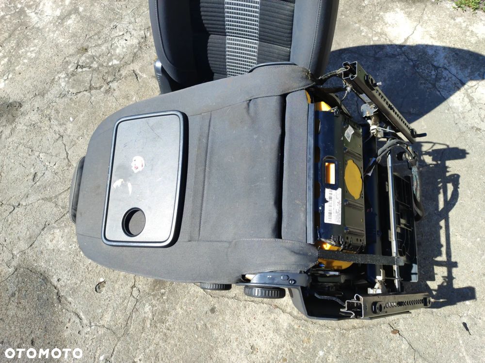 fotel przód x2 + fotel drugi rząd x3 + fotel trzeci rząd x2 plus mocowania boczki kpl. 7 osób do Vw Touran I 03-10r , komplet z foto - 23