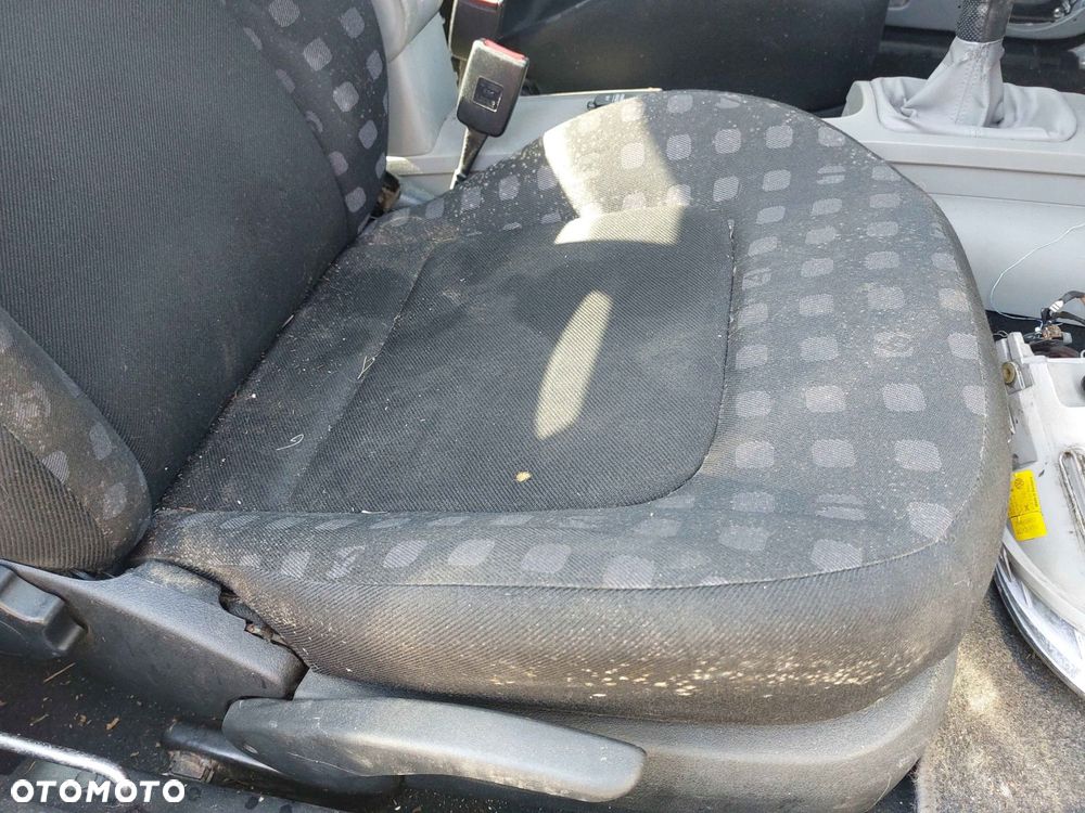 FOTEL PRAWY PRZÓD 3D VOLKSWAGEN NEW BEETLE I - 4
