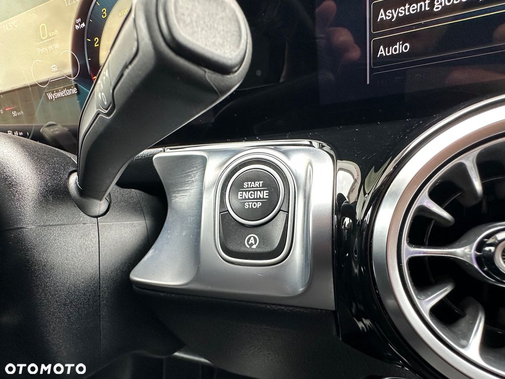 Mercedes-Benz GLB 200 4-Matic AMG Line 8G-DCT - 31
