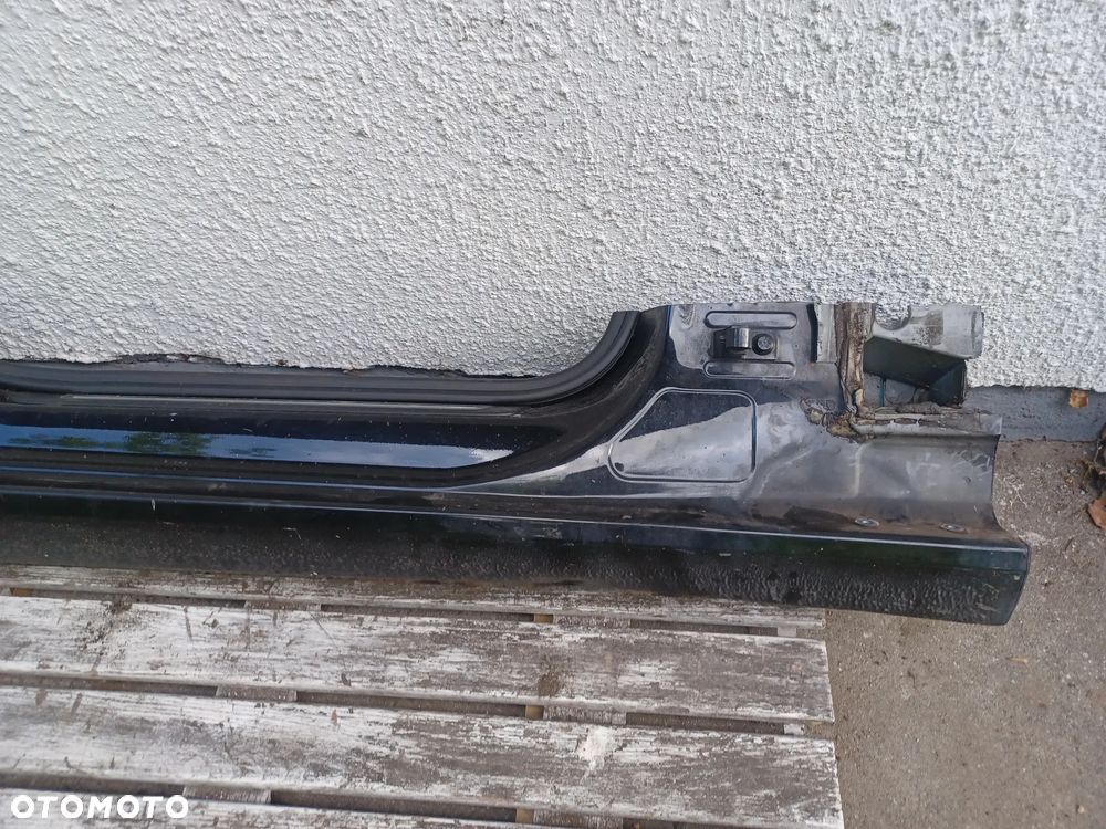 PRÓG PRAWY AUDI A4 B8 - 5