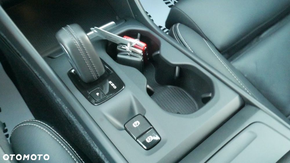 Volvo XC 40 - 25