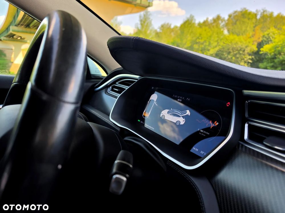Tesla Model S - 34
