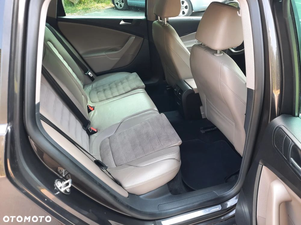 Volkswagen Passat 2.0 TDI DPF Highline - 17