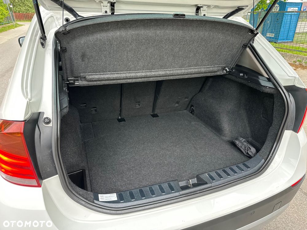 BMW X1 sDrive18d xLine - 13