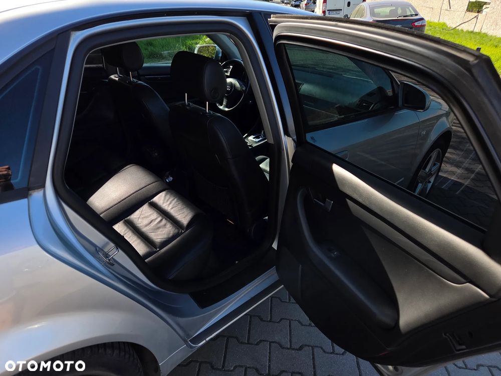 Audi A4 Limousine - 13