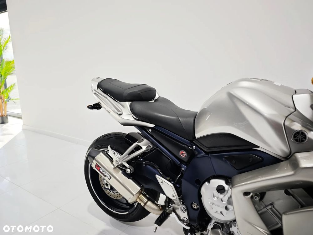 Yamaha FZ - 11