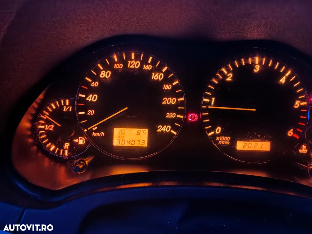 Toyota Avensis 2.0 D-4D Combi - 11