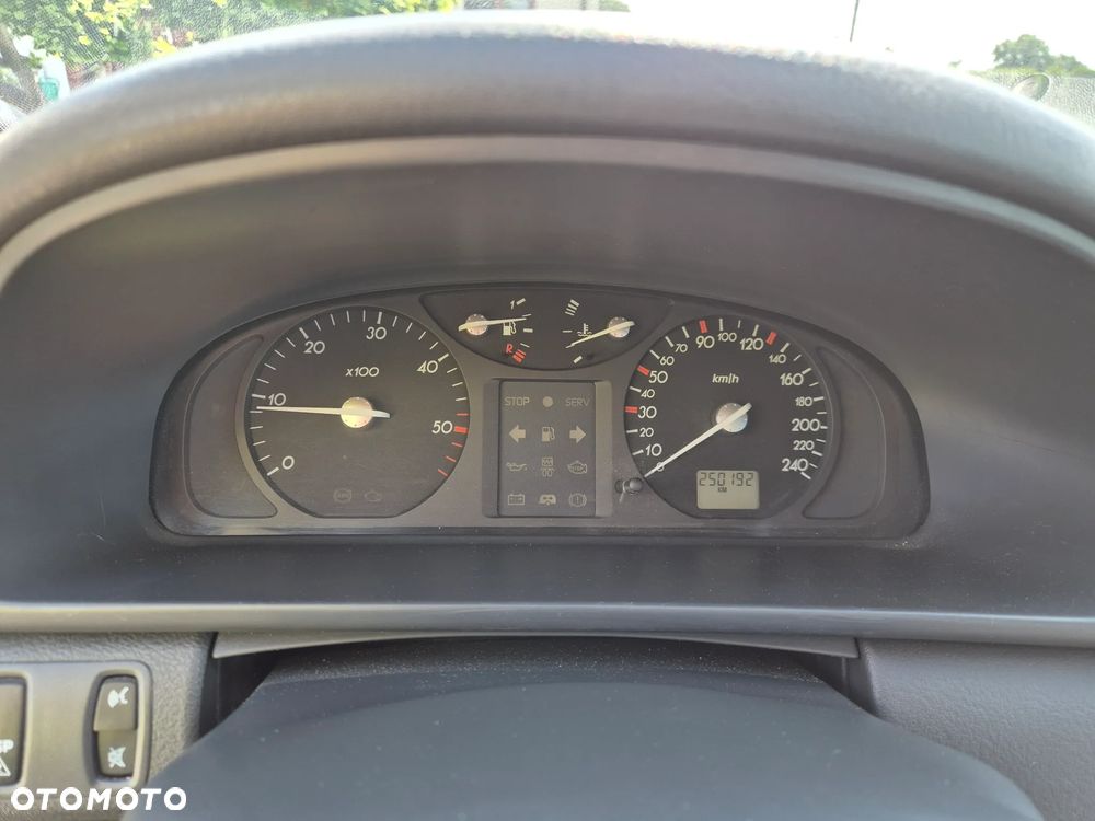Renault Laguna 1.9 dCi Confort Expression - 12