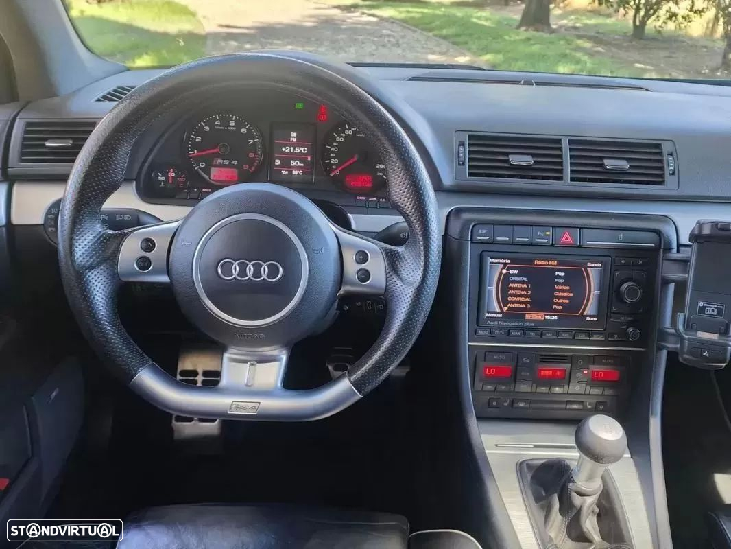 Audi RS4 Avant - 15