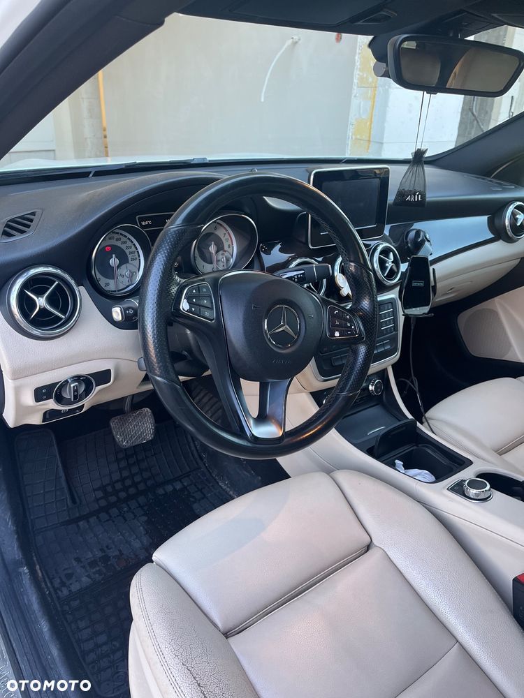 Mercedes-Benz GLA - 12