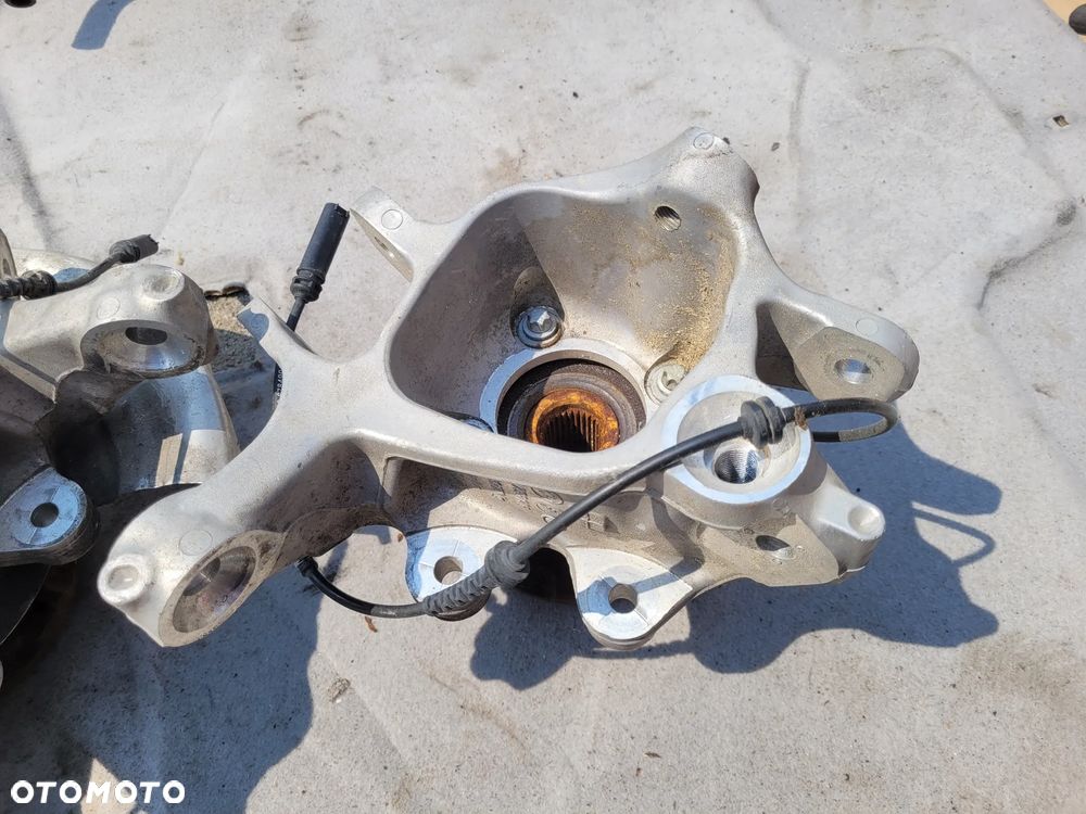 Zwrotnica piasta lewa prawa tył tylna ABS BMW F13 F12 4,0 D 6796146 6796145 - 8