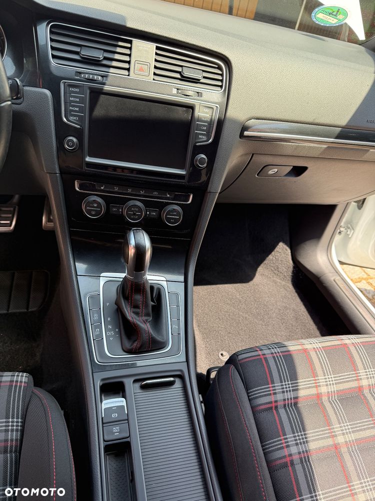 Volkswagen Golf GTI Performance BlueMotion Technology DSG - 23