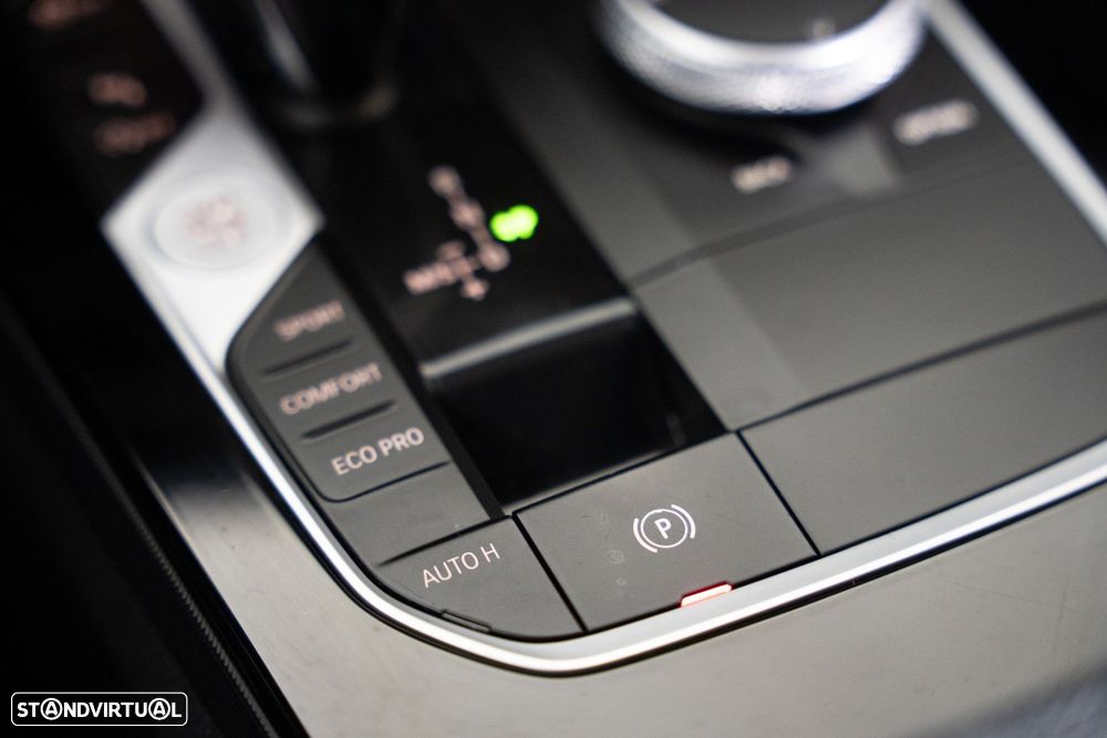 BMW 116 d Pack Desportivo M Auto - 17