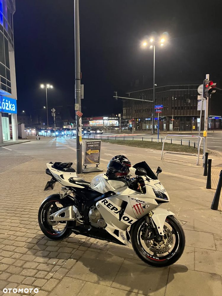 Honda CBR - 1
