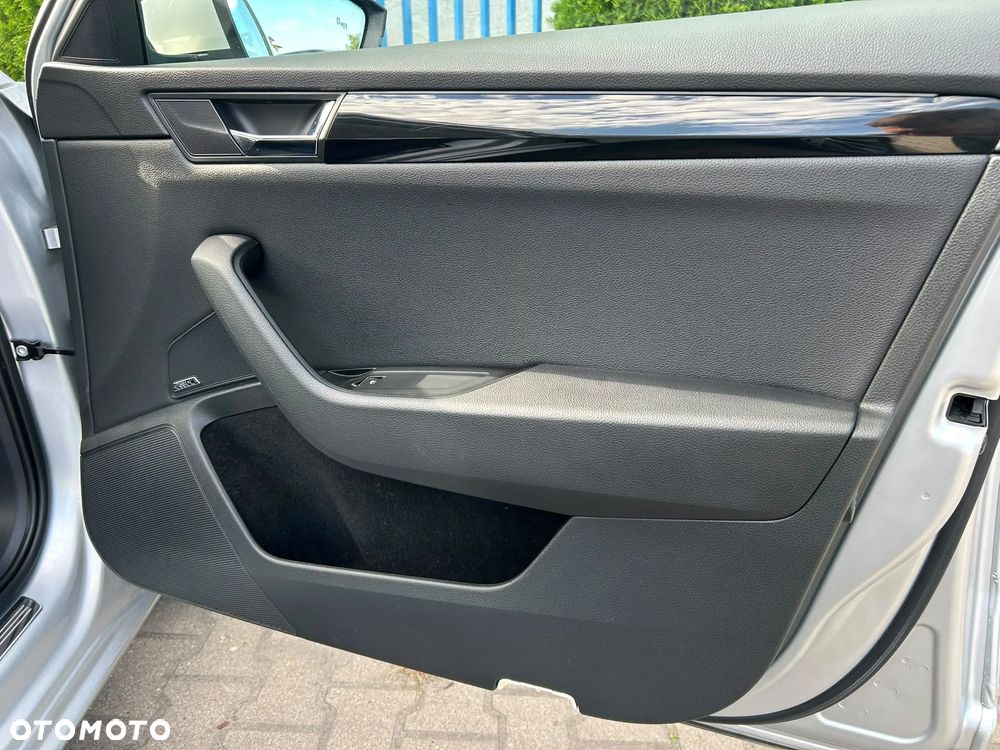 Skoda Superb 2.0 TDI L&K DSG - 18