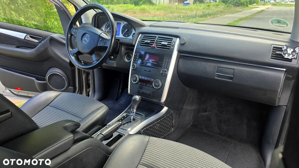 Mercedes-Benz Klasa B 200 CDI Autotronic - 36