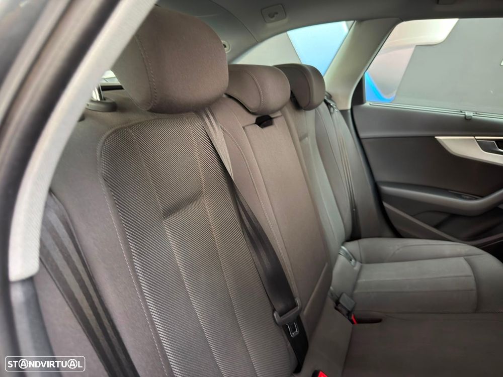 Audi A4 Avant 35 TDI S tronic - 43
