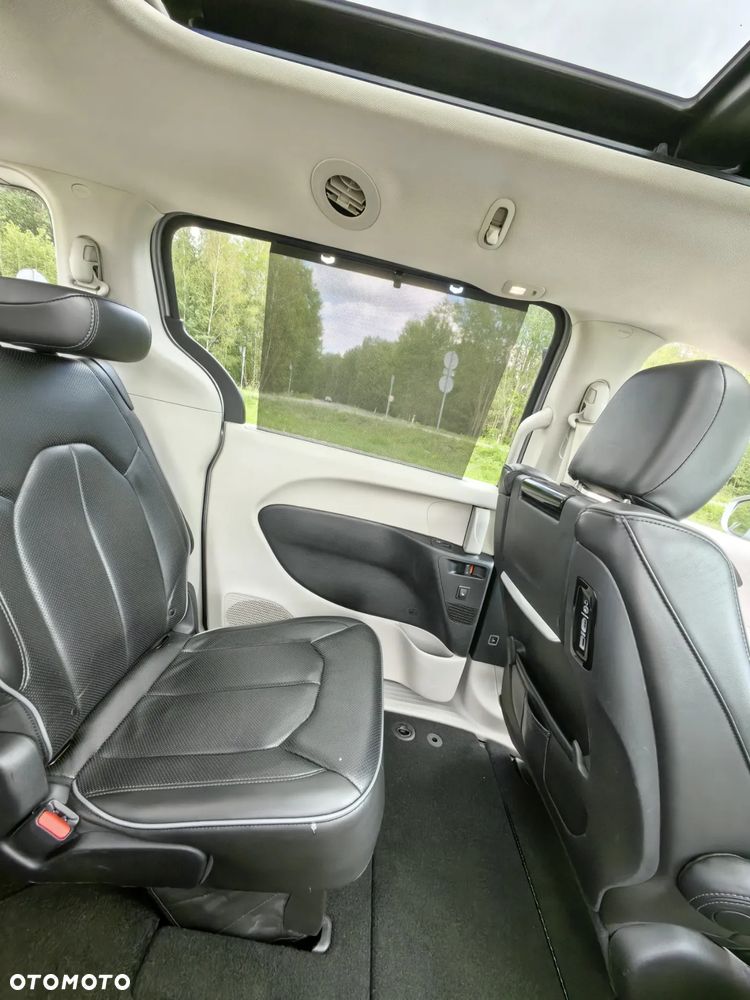 Chrysler Pacifica - 19