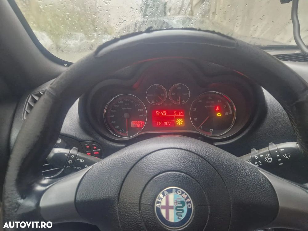 Alfa Romeo 147 - 8