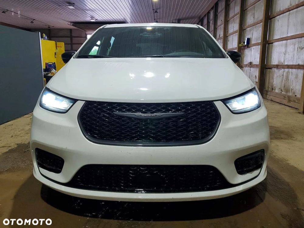 Chrysler Pacifica - 5