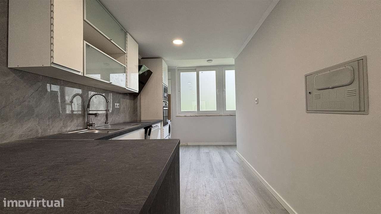 Apartamento T2 Venda em Benfica,Lisboa - Grande imagem: 4/32