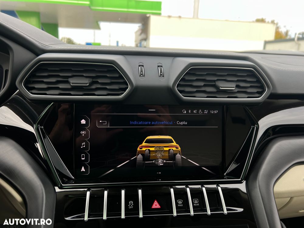 Lamborghini URUS - 38